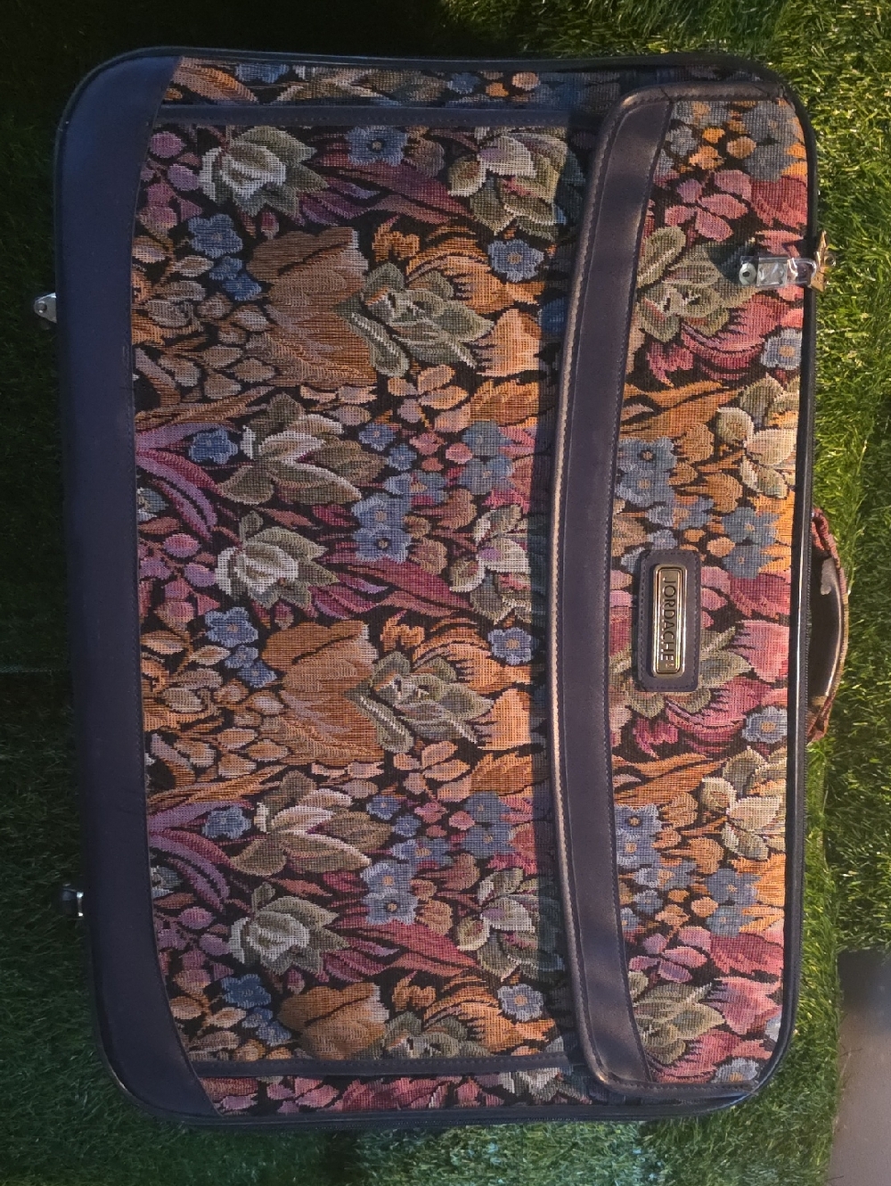 Jordache Suitcase on Wheels VINTAGE FLORAL pattern